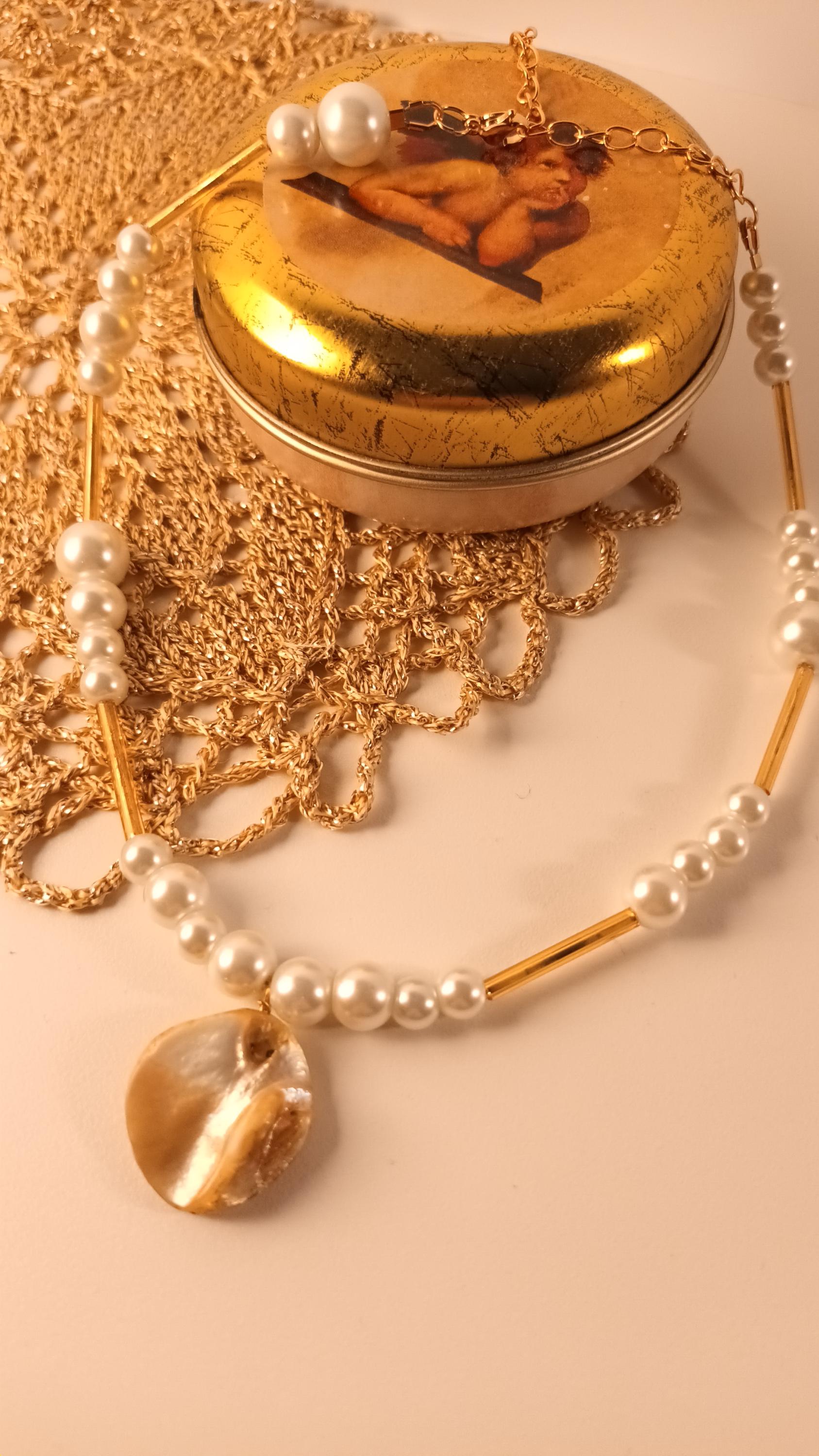 Serenity Seashell Pendant Necklace